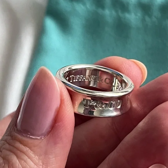 Tiffany 1837® Ring in Silver, Medium width - Picture 8 of 13